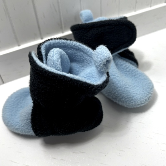 Luvable Friends hook & loop closure slipper socks with grippies -BLUE -12/18mo - Picture 2 of 9